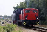 Ausserhalb des Werksgeländes, auf dem Anschlußgleis aufgenommen.
Ein Werklok der WISAG rangiert einen  Loktender der zu einer Lok der Baureihe 01 gehört. 
22.06.2023 11:39 Uhr. 