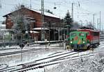 Bf Anklam am 30.01.2021 - 312 109-2 zieht 155 046-6 der FWK aufs Werksgelände Zuckerfabrik Anklam - die Lok hat in der Nacht zuvor den leeren Sirupzug / Dicksaftzug angeliefert.