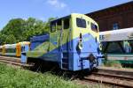 Paulix 15 der Torsten Meinke Eisenbahn in Hagenow am Bahnsteig 2 neben der ODEG. 04.06.2010