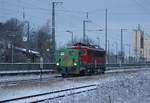 30.01.2021 kurz vor Sonnenaufgang - 312 109-1 und 155 046-6 der FWK auf 3 im Bf Anklam - von der Grenze der DB-Anlage aus aufgenommen.