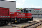 Dieselkleinlok von Uwe Adam  Hektor , ex DR 312 163, am 19.05.2012 vor dem Werksgelände dieses Eisenbahnunternehmens in Eisenach.