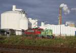 Werkslok 312 109 Zuckerfabrik Anklam steht vor Lok vom  Fahrzeugwerk Karsdorf 155 119-1.