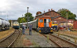 Historisches Eisenbahnwochenende Benndorf–Staßfurt    Bestaunt von den mitgereisten Fotografen, setzt sich 312 167-0 (102 167-4) im Bahnhof Egeln an das andere Ende des Sonderzuges, um
