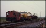 Kof II 323867 mit einem kleinen Bauzug am Haken auf der Südbahn bei Northeim   am 10.9.1989 um 15.20 Uhr.