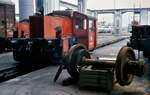 DB-Rangierlok 323 835-9 im Bw Heidelberg, das auch schon 1984 wie ein  lost place  wirkte  Datum: 03.11.1984