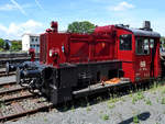 Die Diesellokomotive 323 871-4 war Anfang Juni 2019 auf dem Gelände des Deutschen Dampflokomotiv-Museums Neuenmarkt-Wirsberg unterwegs.