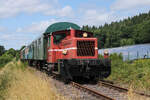 Rollt die Ostertalbahn aufs Abstellgleis? Mit 22 Ja und nur einer Nein-Stimme hat der Kreistag St. Wendel vor kurzem f�r ein Stilllegungsverfahren der Ostertalbahn gestimmt. Die Verwaltung soll nun zun�chst den bis Jahresende laufenden Vertrag mit der DB InfraGo k�ndigen. Der Pachtvertrag mit der Firma zl-traktion, die unter anderem die Laderampe am Bahnhof Schwarzerden nutzen will, wird zum 12. Dezember ebenfalls auslaufen. Der Landkreis St. Wendel begr�ndet diese Entscheidung mit den in Zukunft n�tigen Sanierungsarbeiten an Br�cken. Ein weiterer Grund ist das R�stungsunternehmen KNDS, welches daran interessiert ist, sein Werk in Richtung der Bahnstrecke erweitern zu wollen. Am Gleisanschluss hat das Unternehmen allerdings kein Interesse. Am 19.07.2026 rollt der Museumsbahn mit K�f 11 098 an der Zugspitze und K�f 11 312 am Zugschluss bei F�rth im Ostertal Richtung Schwarzerden.