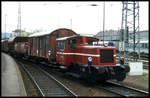 Köf III 11.109 fährt hier mit einem Nostalgie Güterzug am 13.5.1995 um 12.30 Uhr in Aachen HBF durch.