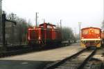 V100 D20 (ex-DB 211 074-0) und Kf D1 (ex-DB 332 306-0) der Bentheimer Eisenbahn AG auf Bahnhof Bentheim Nord am 21-4-2001.