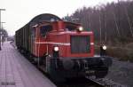 333100 mit Behelfspackwagen am 21.2.1989 am Bahnsteig in Espelkamp.