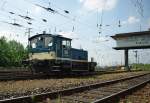 Lokparade im DB Museum Koblenz-Ltzel am 21.05.2011 zu dessen 10 jhrigen Bestehen. 333 068-5.  Die Baureihe 333 ist eine Rangierdiesellokomotive fr den Einsatz auf kleinen und mittleren Bahnhfen, an denen nicht stndig Rangierverkehr herrscht und die Zugleistungen nicht zu schwer sind. Die Leistungsbertragung erfolgt ber einen Kettenantrieb. Sie wurde von der Firma Gmeinder & Co. gebaut und am 23.12.1969 in Dienst gestellt. Sie hat 240 PS Leistung und eine Hchstgeschwindigkeit von 45 km/h. Sie hat ein geschlossenes, beheizbares Fhrerhaus. Durch die Baureihenbezeichnung 300 wird fr diese Lok kein Lokfhrer bentigt, zum Betrieb reicht ein Lokrangierfhrer. Dieser Umstand macht die Sache fr die Eisenbahngesellschaft gnstiger. 