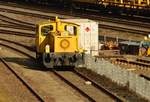 Eine mit Fristablauf ( habe zuerst fälschlich Motorschaden geschrieben) abgestellte Köf 333 der Bahnbaugruppe in Duisburgentenfang.28.1.2017