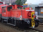 Da der 335 133-5 eine Streckenzulassung fehlt, wird sie von der 294 856 vom Betriebswerk Mediapark durch den Hbf Köln und Bahnhof Köln Messe/Deutz zum Deutzerfeld gezogen.