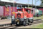 Tele-Blick auf 335 131-9 (Köf III) DB, die im Bahnhof Offenburg auf Gleis 2 rangiert.