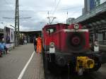 Eine BR335 Rangiert am Mittag den 19.7.08 einen leeren Regionalzug aus dem Bahnhof Freiburg (Breisgau)