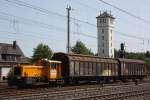 VWE 335 053 am 12.7.13 mit zwei Wagen beim rangieren in Verden (Aller).