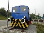 Deutz Rangierlok als Denkmal an der Oberhausener Modellbahnwelt am 28.7.2011