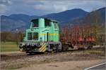 Bahn im Markgräfler Land. Unverkennbar ist der vorherige Besitzer der Deutz KG 230 B. Bevor sie zum Schwellenhersteller Richtberg kam, war sie bei Britisch Petroleum in Betrieb. Neuenburg, März 2019.