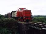 Lok 12 (ehemalige DL1 der Wittlager Kreisbahn) mit einem Museumszug Stadskanaal-Veendam der Stichting Stadskanaal Rail (STAR) bei Wildervank am 25-05-2006.