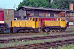 DR-Schmalspurkleinloks 199 006 und 005 am 29.08.1990 im Bw.