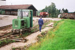 12. Juli 1996, der  Hauptbahnhof  der Torfbahn Adelstetten, Diesellok der Diepholzer Maschinenfabrik Fritz Schöttler. Bei der Typenbezeichnung bin ich unsicher.