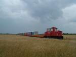 Langeoog Lok 3 mit einem Zug krz vor der Ankunft im Hafen, 21.6.07