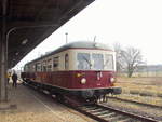 Blumenberg - ein Bahnhof noch mit Flügelsignale - steht der Esslinger-Verbrennungstriebwagen 95 80 0301 035-1 D-CLR  am 17. Februar 2018.