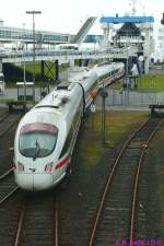 DB 605 (Diesel-ICE) auf der Vogelfluglinie 06: 05.06.2009, 19.09 Uhr, Puttgarden: 605  Wehrheim (Taunus)  = DSB 5510 als ICE 37 Hamburg-Kopenhagen verlsst den Bahnhof in Richtung Fhre.