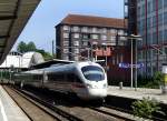 Ein Diesel-ICE der Dnischen Staatsbahnen auf dem Weg Richtung Hauptbahnhof durchquert die Hamburger S-Bahnstation  Hasselbrook .