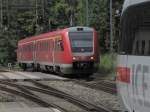 Selbst der Tf vom DB 612 036, der am 09.07.2015 als RE 3804 (Würzburg Hbf - Erfurt Hbf) unterwegs war, war überrascht im Bahnhof von Oberhof einen ICE zu sehen und hielt diesen Moment mit