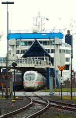 Am 28.10.2016 rollt ein 605 als ICE 33 von Hamburg Hbf.