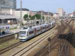 Ein Zug der BOB (Bayrische Oberlandbahn) verlt den Hauptbahnhof Mnchen am 18.07.2004.