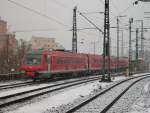 610 008 und ein weiterer 610er stehen am 21.Januar 2012 bei starkem Schneefall im Nrnberger Hbf.