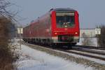 Zwischen Bad Schussenried und Aulendorf fahren zwei Triebwagen der Baureihe 611, geführt von 611 514, von Ulm kommend am 26.01.2013 als IRE 3368 nach Basel Badischer Bahnhof.