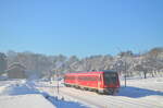 Leider mit der Front im Schatten, zeigte sich 611 049 am nebligen morgen des Neujahrstages 2015 bei der Ausfahrt aus dem winterlichen Bahnhof Döggingen in Richtung Rottweil.