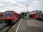 Gegen 8 Uhr in Radolfzell:  Links eine Doppeltraktion BR 611 nach Basel Bad, rechts die Schwarzwaldbahn (wegen Berufsverkehr mit einem extra Wagen) nach Karlsruhe.