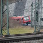 Auch bei der Mitfahrt ist beeindruckend, wie der Zug auf diese Kurve mit 160 Sachen zurast, um nur kurz vorher leicht abzubremsen.