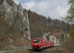 Am Eingang zum oberen Donautal befindet sich in der Nhe von Inzigkofen 611 014 als IRE 3256 auf der Fahrt von Aulendorf nach Stuttgart (06.04.2014).