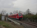 Am 4.4.14 schoss 611 030 über die kleine Brücke über die B27.