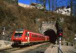 611 014 erreicht den Bf.Laufenburg, 27.02.2002, IRE 3128.