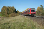 612 472 und zwei weitere Einheiten als RE 3697 von Hof Hbf nach Regensburg bei Wiesau, 15.10.2017