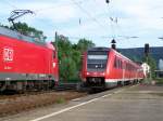 Links Br.146 206-8 im Bahnhof Aalen auf Gleis 4 und einfahrender 612er (hier Br.612 649-4).