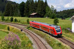 612 124 auf dem Weg nach Röthenbach in den Kurven bei Harbatshofen.