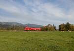 Regioswinger 612 618 fährt vor der Kulisse der Hörnergruppe in Richtung Immenstadt (13.10.2022)