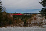 RE (Hof Hbf - Nürnberg Hbf) bei Überquerung des Fichtelnaabviadukts in Neusorg, 27.12.2020
