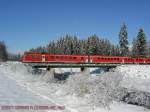 612 086 und ein weiterer Triebwagen als RE bei Fischen (Allgu).