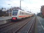 bereitgestellter VT 612 991 + 612 548 nach Hagen Hbf in Warburg (Westf) am 31.12.2004, im Hintergrund fhrt gerade ein IC nach Dsseldorf ein.