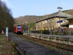 Das Empfangsgebude des  Bahnhofs  Stolberg (Harz) mit 612 070 am 10.4.2009.