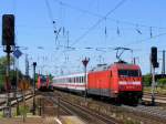 612 035 begegnet der ausfahrenden 101 077-6 mit IC 2150 in Weimar am 13.6.2009.