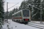 Perfekt getarnt fhrt 612491-1 am 27.01.05 als RE 17025 durch die Dresdener Heide.